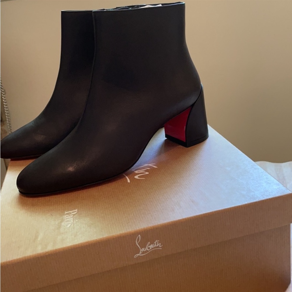 Christian Louboutin Paris
Black Leather Boots TURELA
Red Bottoms 38 NEW IN BOX